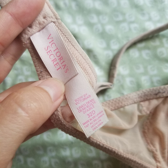 VS Body by Victoria lined demi size 32d - Picture 4 of 4
